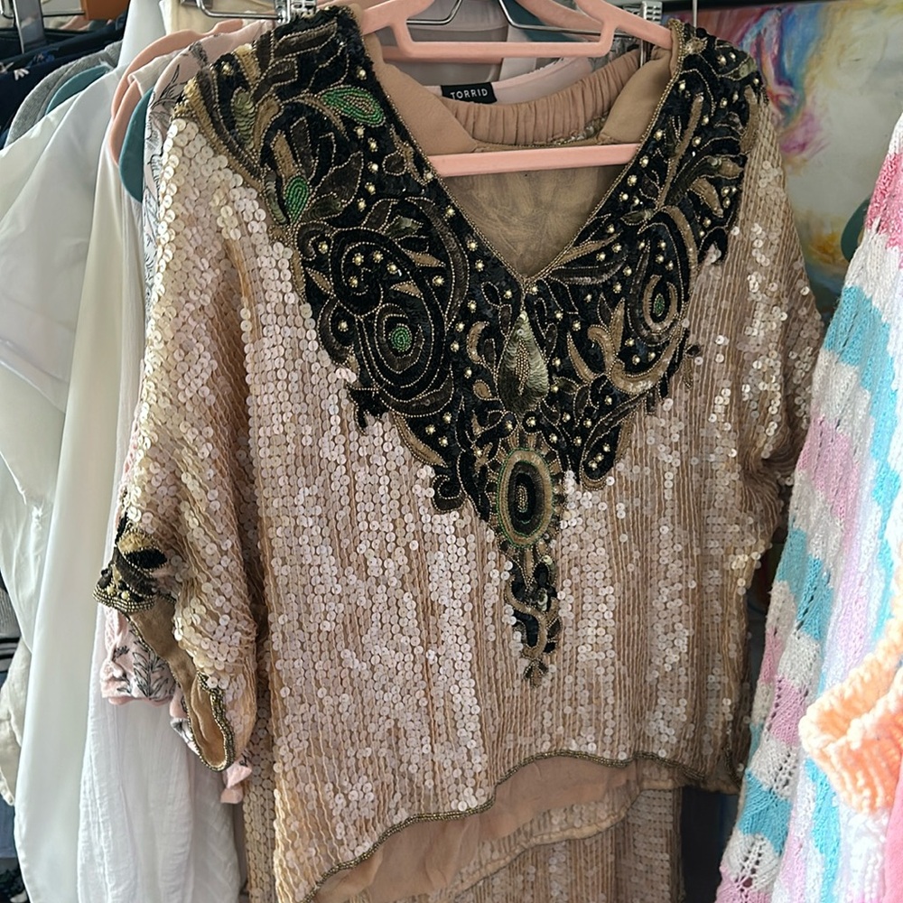 M Ish Exceptional And Rare 2pc 70’s Silk And Embellished Fantasy